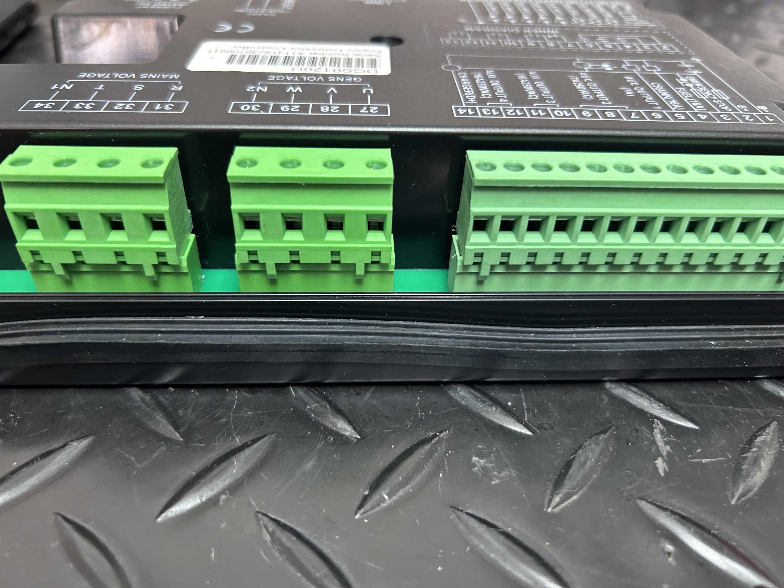 PANEL DE CONTROL PARA PLANTA ELECTRICA CON DISPLAY 6120u - Imagen 4