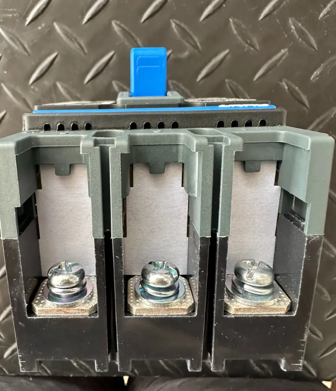 Breaker 100A Chint - Imagen 4