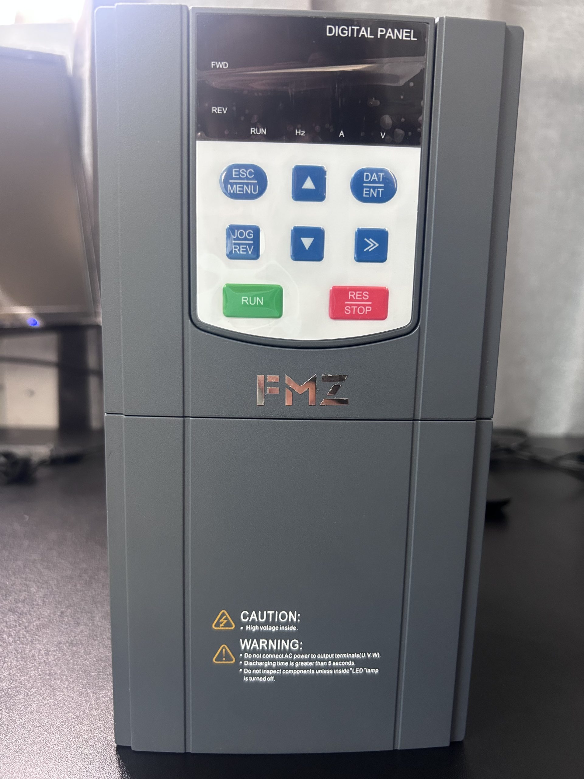 Variador de Frecuencia Trifásico FMZ 11 kW / 15 HP H880-4T-11RG)